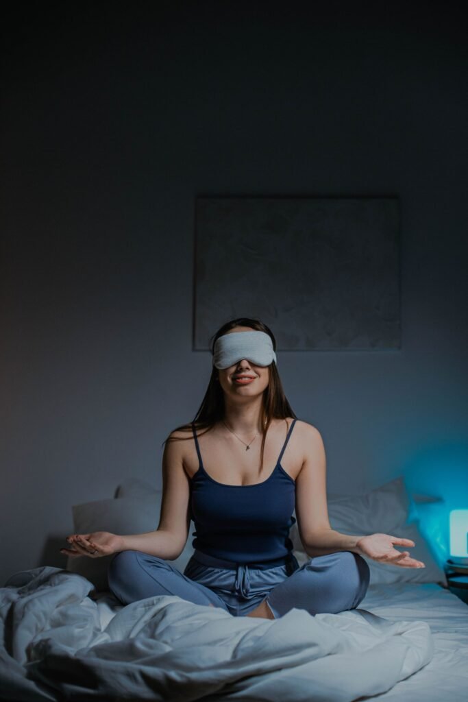 Prática de yoga representando seu reconhecimento como terapia integrativa validada pela ciência e pelo SUS